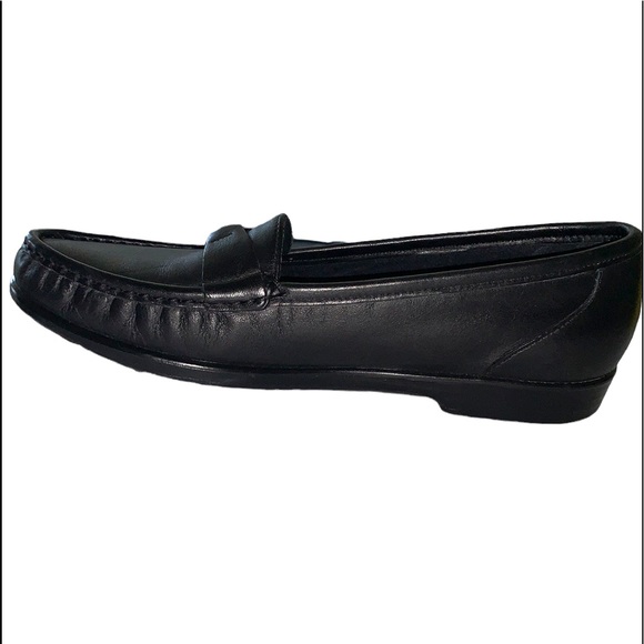 Woman’s Loafers SIZE US  9 1/2 - Picture 14 of 16